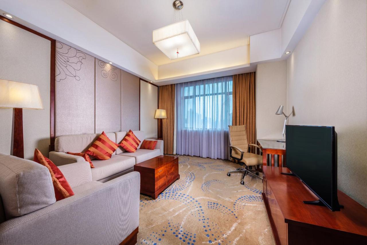 Crowne Plaza Foshan By Ihg - Canton Fair Free Shuttle Bus Exterior photo