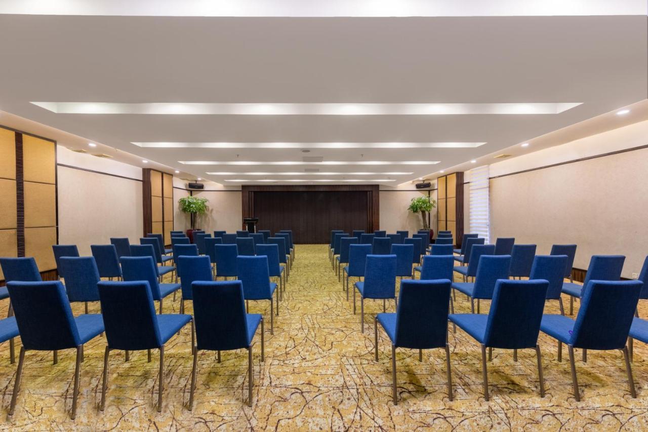 Crowne Plaza Foshan By Ihg - Canton Fair Free Shuttle Bus Exterior photo